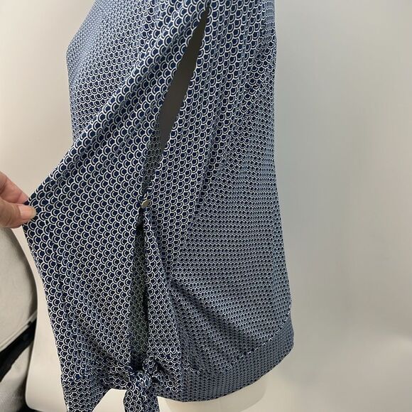 The Limited 1X split arm dolman sleeve top - Picture 3 of 5